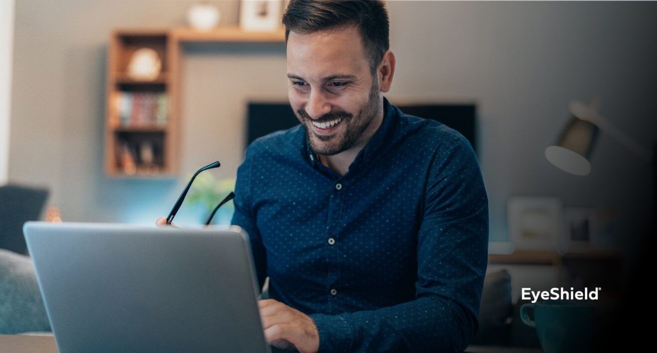 Praca zdalna bez bólu oczu – ergonomia, oświetlenie i filtry